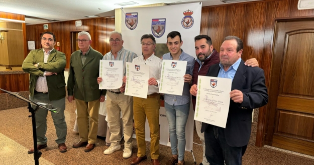 Los cazadores albaceteños distinguen al ex alcalde de Alcalá de Júcar, a Miguel Huerta, Cruz Roja y el coto de Sotuélamos